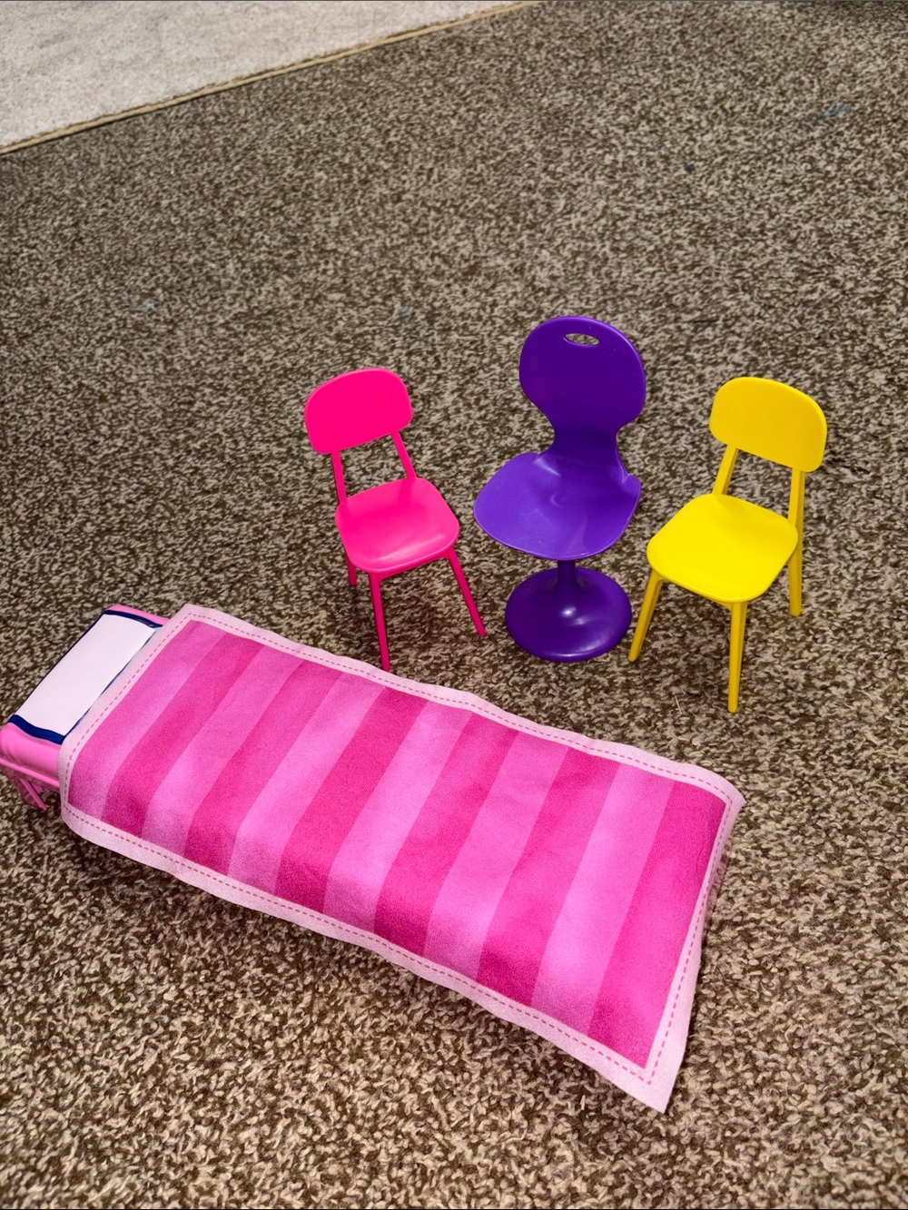 Barbie Furniture - Chairs, Pink Bed, Rug/Blanket